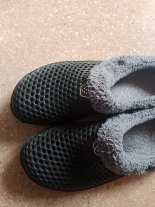 Zapatillas negras y grises con forro