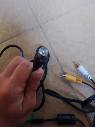 Cable AV y Antena