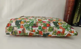 Funda de libro con marcapáginas