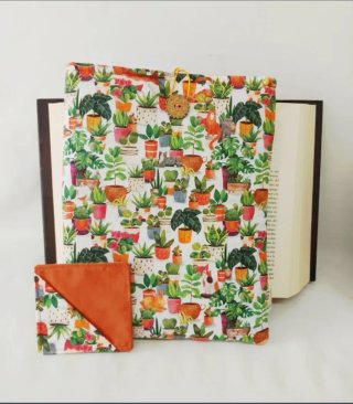 Funda de libro con marcapáginas