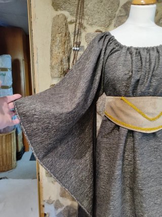 Vestido medieval con fajínn nuevo, sin estrenar, m