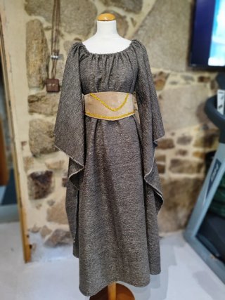 Vestido medieval con fajínn nuevo, sin estrenar, m