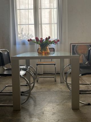 Mesa de diseño vidrio y aluminio SUA