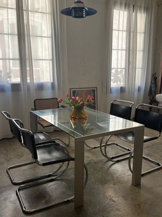 Mesa de diseño vidrio y aluminio SUA
