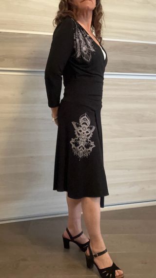 Vestido Desigual Negro con Estampado