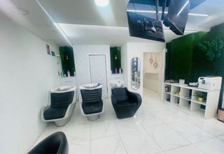 Alquilo peluquería en el centro de Murcia.