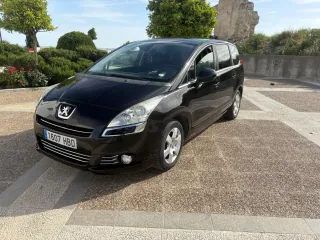 Peugeot 5008 2011