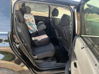 Peugeot 5008 2011