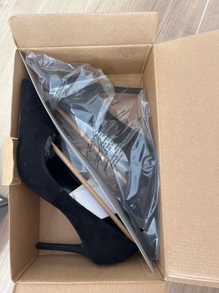 Zapato de tacón negro