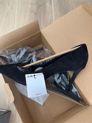 Zapato de tacón negro