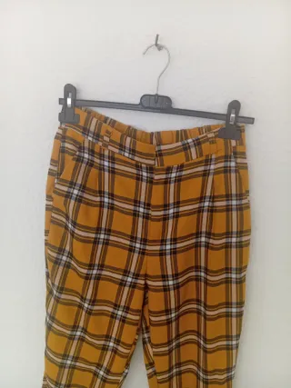 Pantalones Stradivarius talla S color mostaza