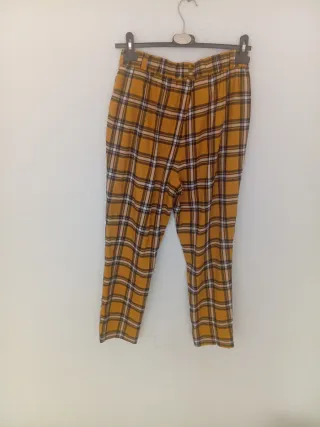 Pantalones Stradivarius talla S color mostaza