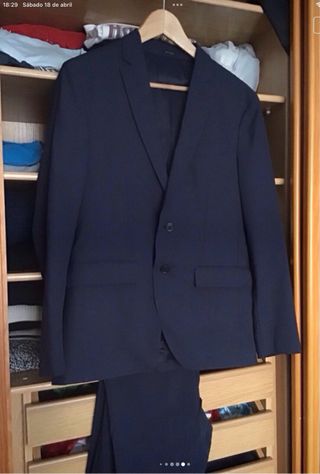 Traje Massimo Dutti Azul para graduación.
