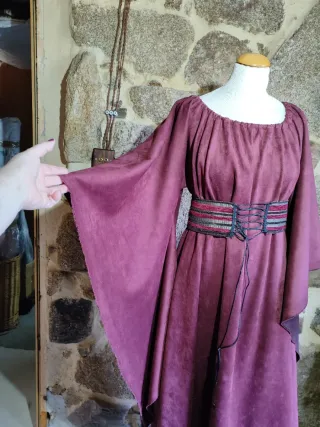 Vestido medieval morado con fajín, MAS EN MI PERFI