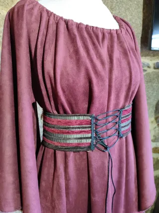 Vestido medieval morado con fajín, MAS EN MI PERFI
