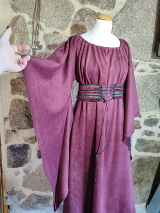 Vestido medieval morado con fajín, MAS EN MI PERFI