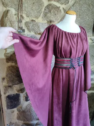Vestido medieval morado con fajín, MAS EN MI PERFI