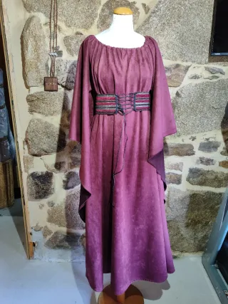 Vestido medieval morado con fajín, MAS EN MI PERFI