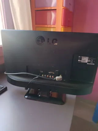TV LG 14 Negra con soporte