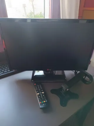 TV LG 14 Negra con soporte