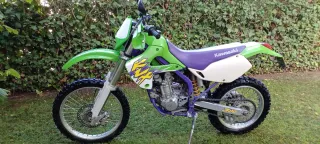 Kawasaki KLX 300 para coleccionista.