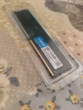 Módulo RAM Crucial 4GB DDR4 (Sin abrir)