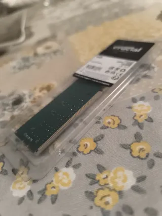 Módulo RAM Crucial 4GB DDR4 (Sin abrir)