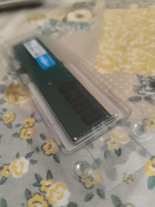 Módulo RAM Crucial 4GB DDR4 (Sin abrir)