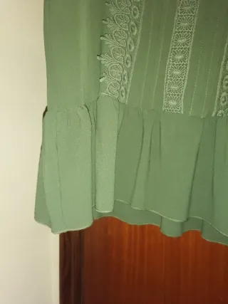 Blusa verde con encaje