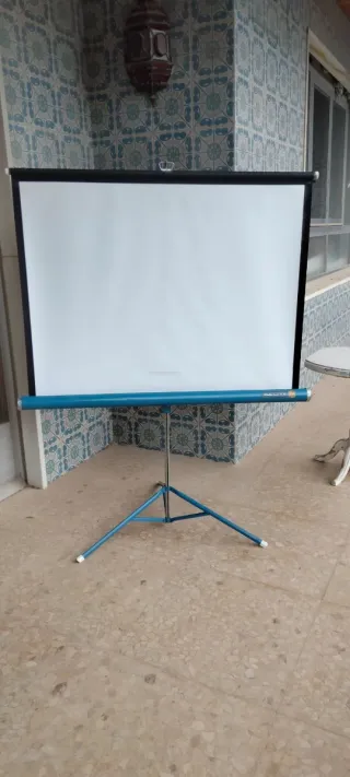 Pantalla de proyección Da-Lite trípode
