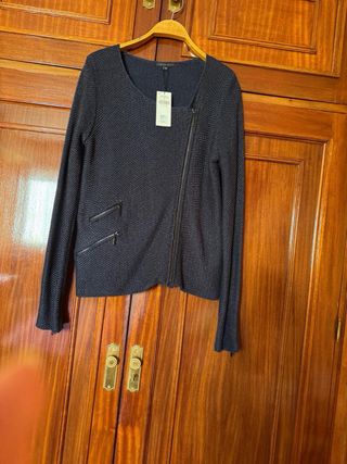 Cazadora azul de punto