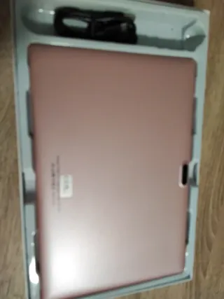 Tablet Negra con Diseño Futurista