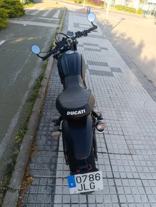 Ducati Scrambler Icon Negra