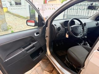 Ford Fusion 2004