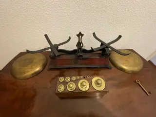 Balanza antigua latón con pesas S.XIX