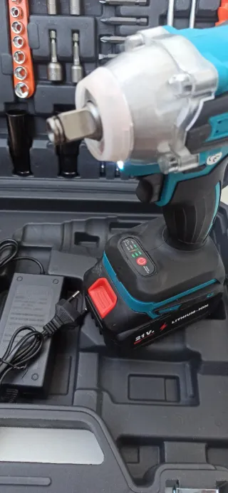 Maletín de herramientas con taladro