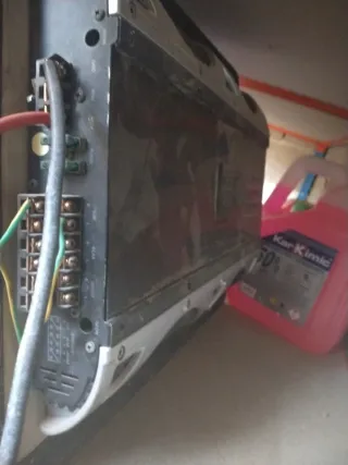 Subwoofer JBL Negro y Plateado