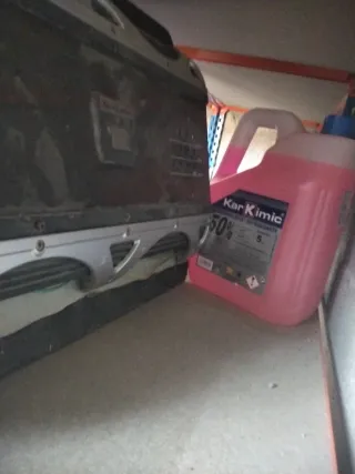 Subwoofer JBL Negro y Plateado