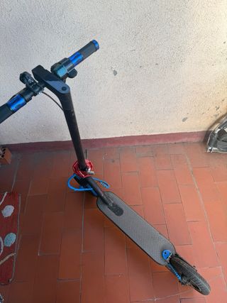 Patinete Eléctrico Scooter Negro y Azul