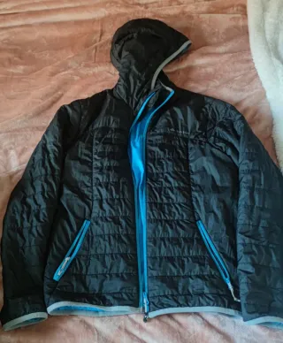 Chaqueta acolchada niño Quechua negra y azul