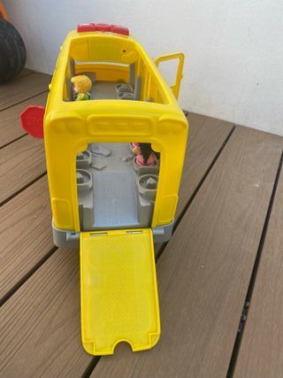 Autobús Fisher Price con 4 muñecos