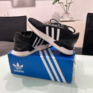 Zapatillas Adidas niño negras y blancas 33.5