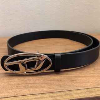 Cintura Diesel nera con fibbia logo