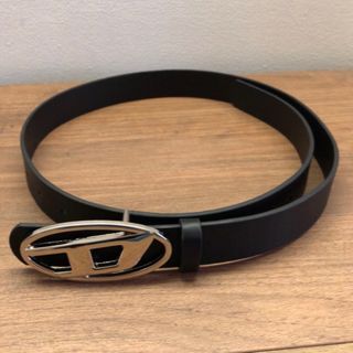 Cintura Diesel nera con fibbia logo
