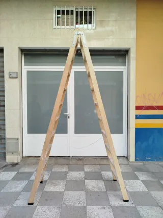 Escalera de madera homologada