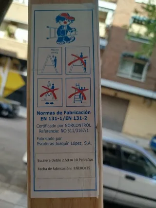 Escalera de madera homologada