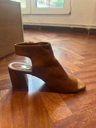 Sandalias de tacón marrones