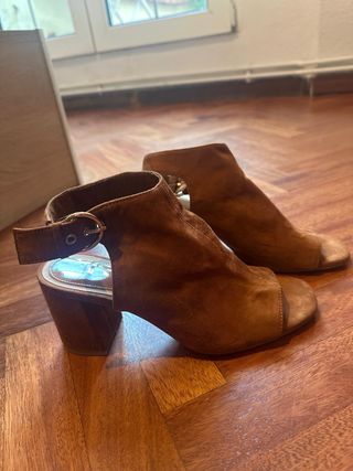 Sandalias de tacón marrones