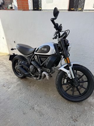 Ducati Scrambler Icon 800 impecable