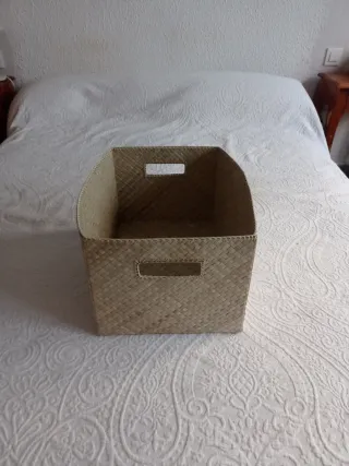 Caja de mimbre beige